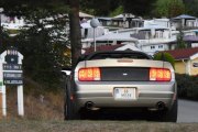 Jeg er nødt til å fokusere på noe annet også, her står det en Ford Mustang GT Foose Stallion fra 2007. Selve årgangen her er spesiell og så har den doble eksospotter