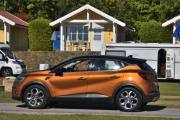 Se på den bilen da, det er en finsk Renault Captur. Da betyr det at vi har to finske biler på treffet allerede