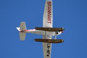 Det er LN-NFW som er en Reims-Cessna F172N fra 1978 og den legger seg i posisjon