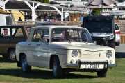 Renault 8 Major en en kraftigere variant og har litt Renault 10 i seg. Det eneste den mangler er fire lykter i fronten, men det tror jeg ikke Frank er enig i
