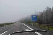 Da har vi den lange veien oppover langs Mjøsa og det er ikke så morsomt i 70 km i timen
