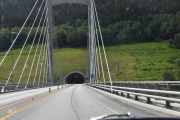 Nå kjører vi på Lågen bru over Gudbrandsdalslågen og skal kjøre inn i Teigkamptunnelen som er 3747 lang.