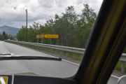 Dovreskogen til venstre, men vi skal rett fram vi. Men litt forvirra blir vi