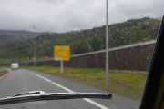 Regnskurene kommer og går og når vi da ser et skilt blir det slik