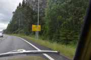 Så kommer det endelig et skilt som vi kan lese, bare 16 km til Fåvang