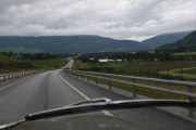 90 km på denne veien, det kan vi aldri klare selv om det er nedoverbakke