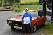 Men så dukker det opp en Renault 15 som jeg ikke har registrert før og der står jo gromgutten med Renault kapsen som jeg var så misunnelig på
