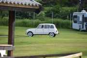 Samtidig er det en ny Renault 4 som prøver å lure seg over plassen uten og bli oppdaget. Vi tar en titt litt senere