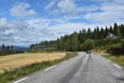 Så nå kjører vi Fylkesvei 606 som også heter Øgle-Vikenveien, og jeg aner ikke hvor vi er