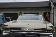 Det vi ser her er en Pontiac Bonneville 2DHT fra 1966 som er over 2 meter bred