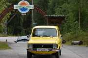 Men nå løp jeg ut, jeg hørte en velkjent lyd fra en Renault 6. Det er en TL fra 1976 med en motor på 1108 cm3