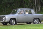 Men her kommer det en bil til, det er en Renault 8 som ble lansert i 1962 og dette er en 1970 modell