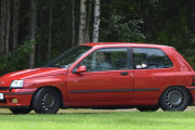Neste bil som ankommer en en Renault Clio 16V og den ble lansert i 1990 og jeg tror dette er en 1992 modell