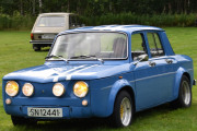 Renault 8 Gordini har også bredere dekk og derfor andre skjermer, nå håper jeg at dette blir rett