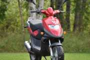 Så må jeg ikke glemme og telle Renault Campus 50cc mopeden, den ble produsert frem til 2002, men jeg vet ikke årstallet på denne