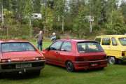 Her står det også noen spesielle biler, fra venstre ser vi en Renault 15 TS, neste er en Renault Clio 16V og til slutt en Renault 6 TL