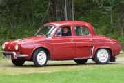 Den som kommer er en Renault Dauphine som er en 1962 modell