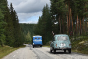 Og det gjorde han, nå har jeg veteranbiler foran meg og benytter meg av de rette strekningene for å få mange biler med i bilde