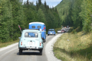 Plutselig ble det grusvei og vi veteranbiler er redd for steinsprut så da lar jeg det være