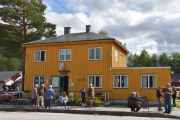 Glopheim kafé ble lagt ned etter 40 års drift, men ble  gjenåpnet i år 2000 av noen ildkjeler som også var med på å starte Atna bryggeri