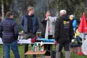 Men det kan være rebusen også, virker skarp den fruen der