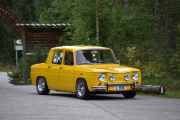 Neste bil som ankommer en en gul Renault 8S, den er nesten lik, men har en knekk i panseret. Den er ikke dårligere av den grunn, den er fra 1969 og har en motor på 1400 cm3