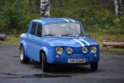 Neste trønder kjører en Gordini, det ser vi på stripene og knekken i panseret forteller oss at det er en Renault 8 og det er en 1971 modell