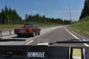 Fredag. På en slik vei er det helt greit å bli forbikjørt av en Mercedes Benz 350 SL fra 1971, hvis jeg skal forstå skiltet rett