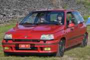 Fredag. Vi har noen Ryper i klubben, og her kommer dem i en Renault Clio V6 som er veteran