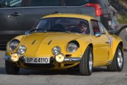 Fredag. Her kommer det en bil som jeg kjenner meget godt til, har dere hørt om Renault Alpine A110?