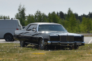 Fredag. men vi ser etter veteraner langs veien også, og her står det en Chrysler New Yorker fra 1978