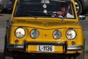 Fredag. Vi snakker om en Renault 8 med knekk på pansere, og mannen er lokalkjent i området