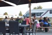 Fredag. Men det er ikke lov til å grille noen steder nå, så vi inntar maten på Færder Brasseri & Bar
