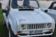 Fredag. Så kommer det en Renault 4 som heter JP4 fra 1989, her må jeg bare sitere litt, det er jo litt gøy da... Denne Renault JP4 "frosken" er en svært populær strandbil. En original serie av det franske merket Renault med mindre enn 500 enheter produsert