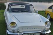 Fredag. Så kommer vi til en Renault Caravelle med personlig nummer som er fra 1964. Den ble produsert mellom 1958 til 1968 og kan ligne veldig på Renault Floride, så her må du ha tunga rett i munnen og se etter kjøleribber