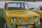 Fredag. Så har vi en bil med personlig nummer igjen, det er en Renault 8S fra 1969. Den ble produsert mellom 1962 til 1972, og må ikke forveksles med en Renault 10. Stikkordet er knekk på panseret