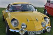 Fredag. Så kommer vi til en Renault A 110 fra 1975, dette er en modell som er laget for fart og spenning. Bilprodusenten Alpine var et fransk selskap som ble grunnlagt i 1954. Den første modellen kom i 1956 og het Alpine A106. Renault overtok selskapet i 1973 og siste modellen ble produsert i 1995