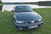 Fredag. Dette er en Renault Safrane fra 1999, den er ikke veteran enda, men er en veldig spesiell bil. Renault Safrane var en bil som ble produsert fra 1992 til 2000.  Dette var den dyreste og mest luksuriøse Renault-en som aldri så dagens lys i Norge - men nå er den i Norge...