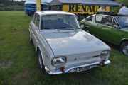 Fredag. Men nå kommer vi til en Renault 10 fra 1967, uten knekk i panseret som Renault 8 har. Den ble produsert fra 1965 til 1971 og har motoren bak som Renault 8 også har. Renault 10 er en liten ørtanke lenger enn Renault 8, så da vet du det