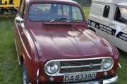 Fredag. Så kommer vi til en Renault 4 igjen fra 1973, og her må du se på grillen. Fra 1973 til 1975 endret Renault grillen fra plastikk til krom, eller kanskje...