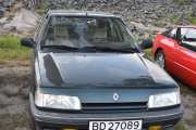 Fredag. Så har vi en Renault 21 TXE fra 1990, den ble produsert fra 1989 til 1992. Topphastigheten er på rundt 200 km/t og jeg tror den aldri kom til Norge før nå...