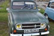 Fredag. Det er flere Renault 4 her i dag, dette er en fra 1972. Dette er en bruksbil og grillen er søt