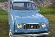 Fredag. Så kommer vi til den siste Renault 4 i rekken og den er fra 1967. Den ble produsert fra 1961, og her ser vi den første grillen