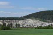 Fredag. Odal Grus er en liten bedrift med 8 ansatte, dem driver knuseverk og leverer alt i knuste fjellprodukter