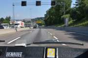 Fredag. Selv om vi er på motorveien så presser vi ikke bilen mer enn i 80, men helst ligger vi i 70