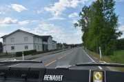 Fredag. Men nå er vi i landsbyen Flisa hvor alt kan skje, snart bor det 2000 innbyggere her og halvparten av dem har veteranbiler virker det som