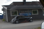 Fredag. Her står det en Citroën Berline 15, men nå bare gjetter jeg. Det er mange modeller av disse her