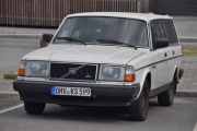Fredag. Men på Flisa så får jeg en utfordring, det er en tysk Volvo stasjonsvogn. Jeg tror det er en Volvo 240 fra rundt 1985-1990