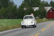 Fredag. Han kom seg akkurat forbi før en Volkswagen 113/1300 fra 1966 møtte oss