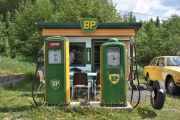 Lørdag. Dette er nok den eldste bensinstasjonen, disse Gilbarco BP drivstoffpumpene ble nok produsert rundt 1950 åra